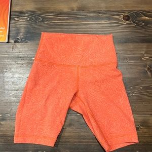 Lululemon size 2 (missing tag) wunder train high rise bike shorts crunch warm